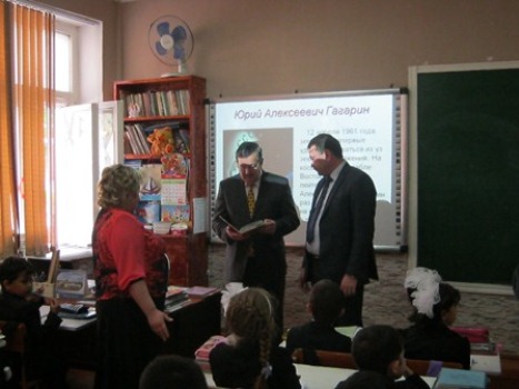 Посол России отпраздновал День космонавтики с учащимися душанбинской школы