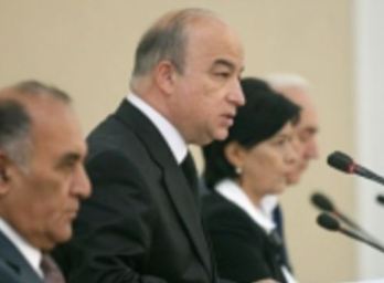 Зухуров считает привлечение грантов «достижением Таджикистана»