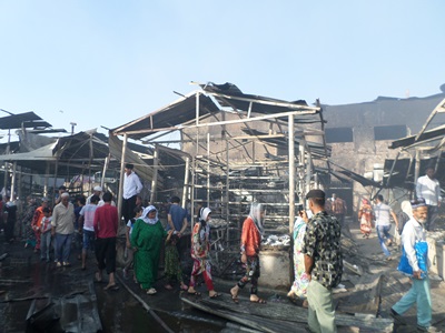 В Кулябе сгорел крупный оптово-розничный рынок