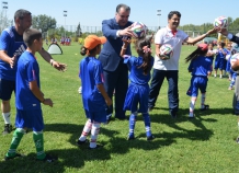 Эмомали Рахмон принял участие в детском фестивале футбола в Кайраккуме