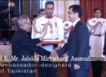 Таджикский дипломат вручил президенту Индии верительные грамоты