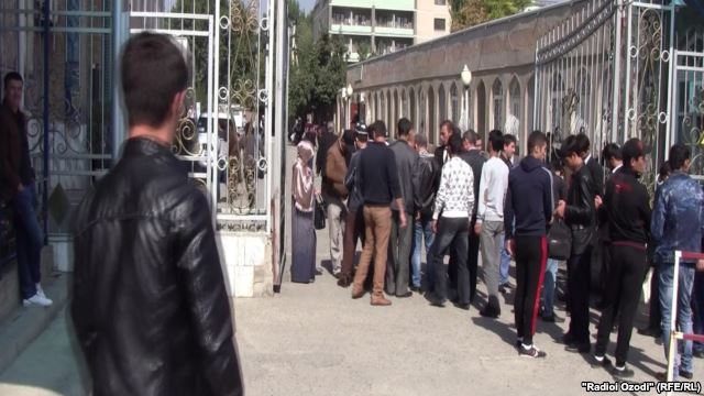 Пятничный намаз в Душанбе прошел в условиях усиленных мер безопасности