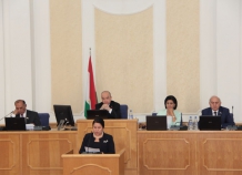 Озода Эмомали Рахмон выступила в парламенте