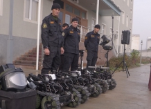 США подарили ОМОН Таджикистана трех роботов по обезвреживанию взрывчатых устройств