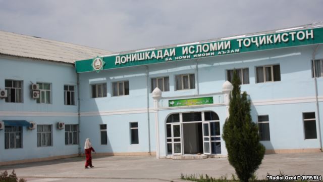 382 студента за бортом Исламской гимназии в Таджикистане