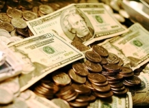 Доллар продолжает укрепляться на валютном рынке Таджикистана