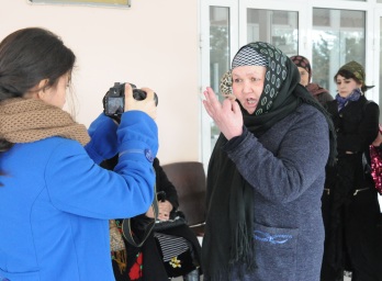 Группа женщин пожаловалась журналистам на действия властей района Фирдавси