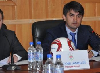 Рустам Эмомали удостоен награды за вклад в развитие таджикского футбола