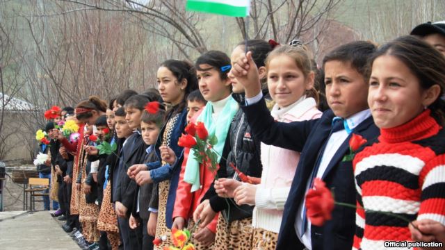 В кишлаке Джилга Шурободского района открылась школа, построенная с помощью США