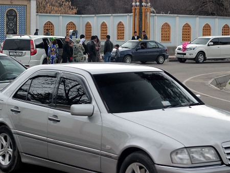 В Таджикистане выяснили, что ГАИ незаконно штрафует водителей тонированных машин?!