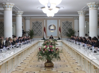 Партнеры РТ по развитию обещают смягчить влияние кризиса в России на таджикскую экономику