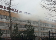 В Душанбе горит здание Верховного суда