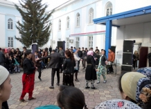 Выборы в Кулябе проходят с песнями и плясками