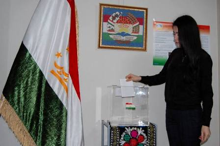 Таджикские студенты в Пекине голосуют 