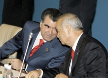 Ислам Каримов поздравил Эмомали Рахмона с победой НДПТ на выборах в парламент Таджикистана