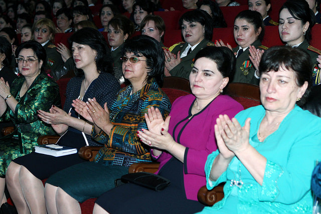 Э. Рахмон: «Сегодня общество Таджикистана видит в образе женщин не только матерей, сестёр и супруг, но и видных политиков, успешных руководителей, ученых»