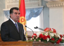 Эмомали Рахмон высоко оценил роль таджикской интеллигенции