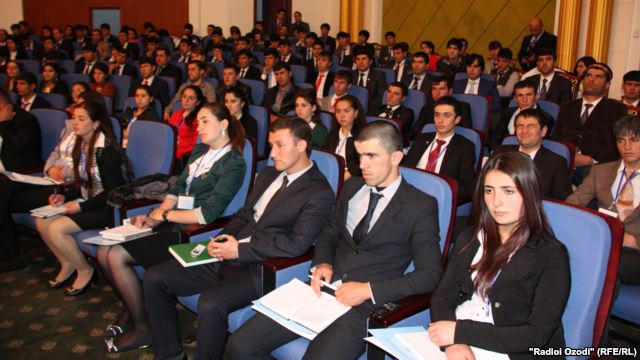 На встрече представителей органов внутренних дел с молодежью в городе Душанбе говорили о судьбе жертв войны в Сирии и Ираке.