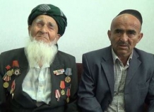 94-летний участник ВОВ просит Эмомали Рахмона отправить его в хадж