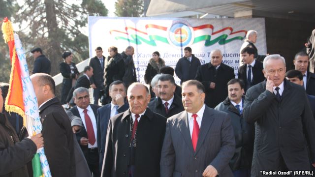 Партия власти Таджикистана проведет аттестацию в своих рядах