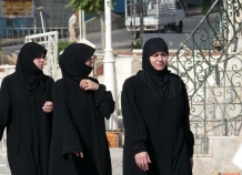 Мэр Душанбе выступил за полную ликвидацию «черной одежды»