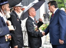 Президент выделил ветеранам Таджикистана к празднику по 1,5 тыс сомони
