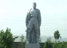 Памятник Негмату Карабаеву перенесен на его малую родину