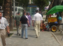 Мэр Душанбе поручил восстановить тротуарные плиты в городе