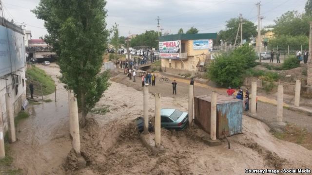 В результате селя в Таджикистане погибли две девушки