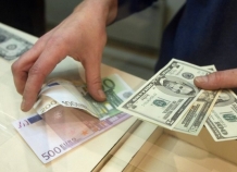 Скачки на таджикском валютном рынке продолжаются: доллар и рубль вновь подскочили