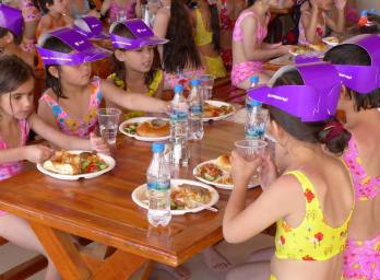 «Праздник Детства» собрал детей в Аквапарке «Дельфин»