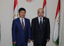 Спикер парламента Таджикистана попросил премьера Кыргызстана увеличить квоту для таджикских кыргызов