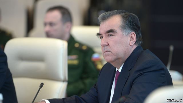 Президент Таджикистана вылетел в Баку
