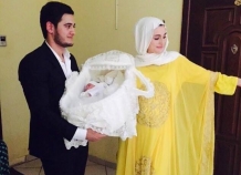 В интернете появилось фото новорожденной дочери Фарзонаи Хуршед и Фаридуни Хуршед