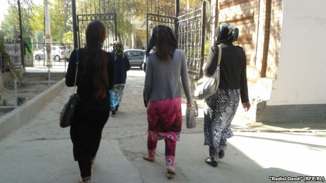 Горькая судьба разведенных женщин в Таджикистане: без крыши над головой
