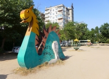 Мэр Душанбе взял под личный контроль возведение детских площадок при новостройках