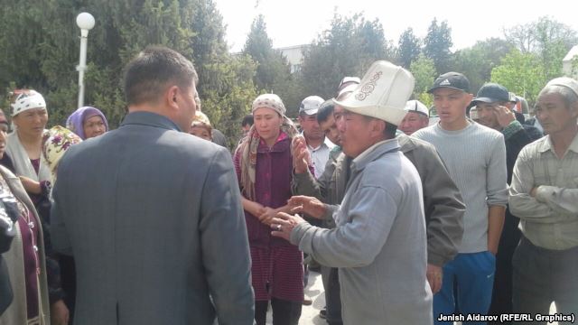 В Бишкеке заявляют, что ситуация на кыргызско-таджикской границе относительно стабильная