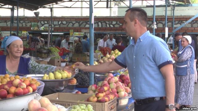 В Душанбе подешевели фрукты и овощи