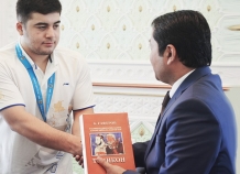 В таджикском посольстве в Москве чествовали молодого призера чемпионата мира по дзюдо