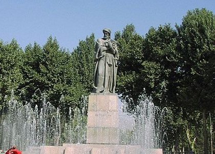 Медики Таджикистана отмечают 1035-летие со дня рождения таджикско-персидского ученого, философа и врача Абуали-ибн-Сино