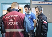 Сотрудник ФМС России получил три года за избиение таджикского мигранта