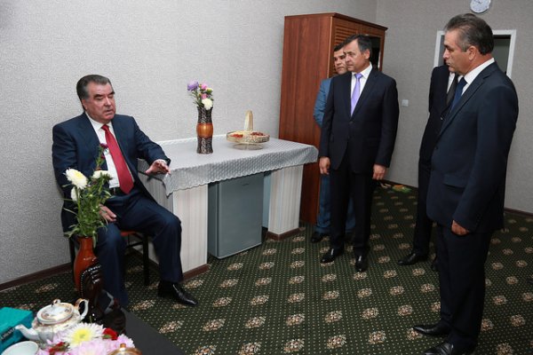 Президент открыл в Кулябе Дворец водных видов спорта Бега Зухурова