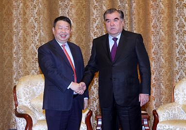 Несмотря на кризис, китайские специалисты обязались построить в Таджикистане две новые золотодобывающие артели