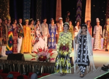 Лучшим дизайнером национальной одежды областного конкурса «Улыбка красоты» в Согде стала модельер из Канибадама