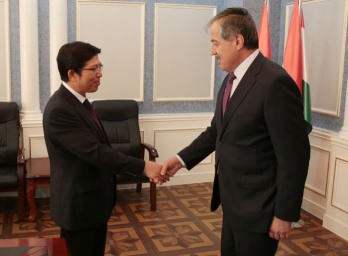 Посол Китая посетил МИД Таджикистана