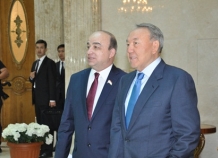Президент Казахстана посетил нижнюю палату парламента Таджикистана