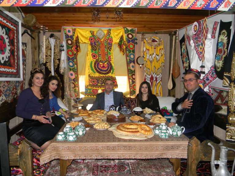 Культура и национальные традиции чаепития таджиков представлены в Баку