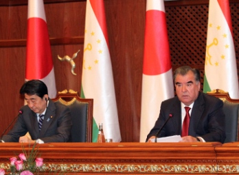 Э. Рахмон: визит премьер-министра Японии придаст мощный импульс развитию таджикско-японских отношений