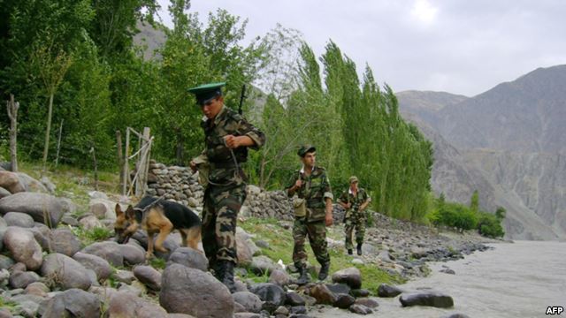 Таджикистан опроверг сообщения о передаче оружия талибам