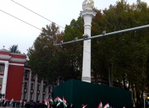 В Душанбе снесут стелу с гербом Таджикской ССР